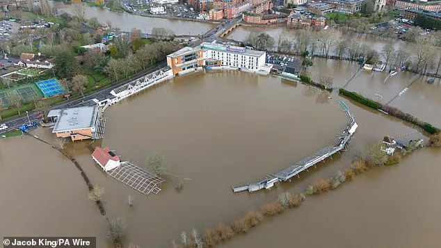 British Winters to Become Even Wetter as Climate Change Accelerates Rainfall, Study Reveals 7% Increase Per Degree of Global Warming
