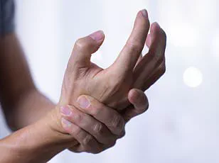 Cracking Knuckles Doesn't Cause Arthritis: The Science Behind Joint Noises