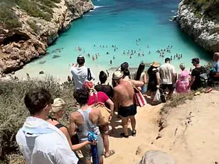 Fencing Paradise: Can Mallorca's Caló des Moro Escape the Instagram Overload?