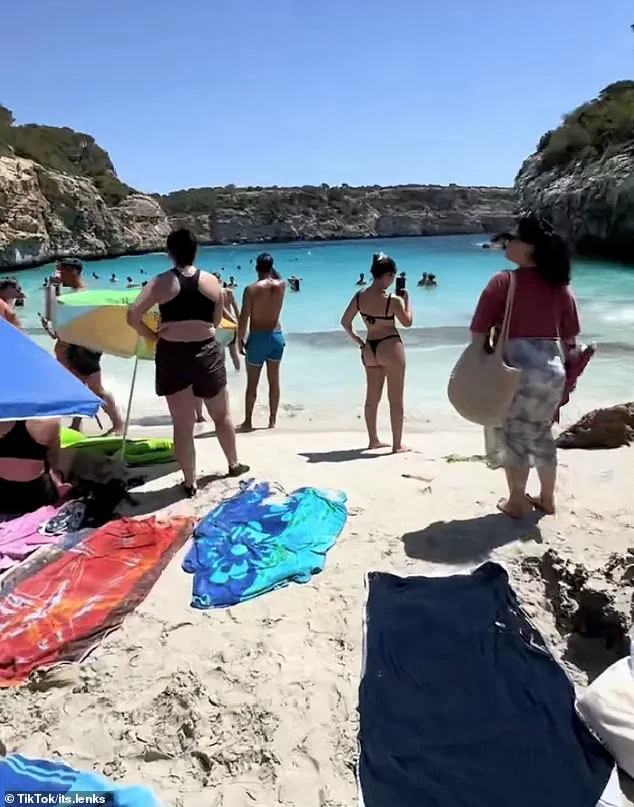 Fencing Paradise: Can Mallorca's Caló des Moro Escape the Instagram Overload?