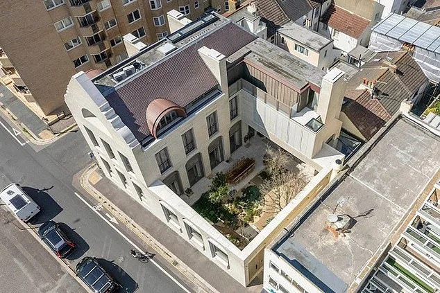Rock Legend Dave Gilmour's Unsold Mansion: A Real Estate Cautionary Tale