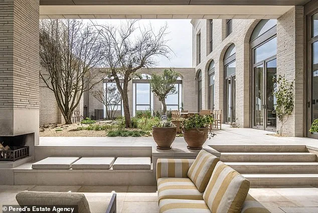 Rock Legend Dave Gilmour's Unsold Mansion: A Real Estate Cautionary Tale