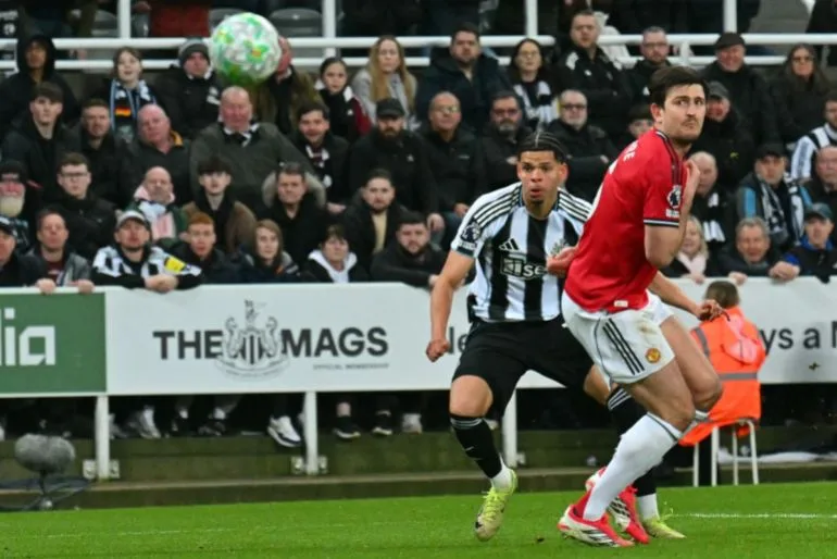 Premier League Title Race Shaken as Arsenal Climb Closer, Manchester United Suffer Shock Defeat to Newcastle in Dramatic Encounter