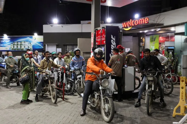 Pakistan Implements Austerity Measures Amid Energy Crisis Linked to Middle East Conflict, Strait of Hormuz Closure Threatens Economy