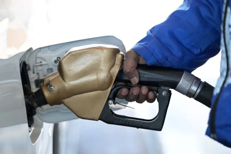 Oil Prices Plunge Amid Geopolitical Turmoil and Hormuz Closure, Fueling Economic Volatility