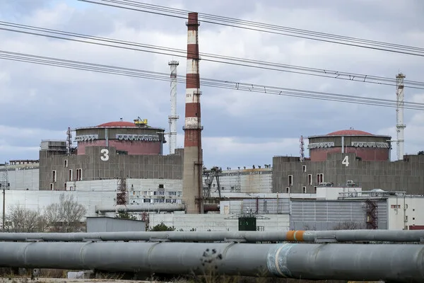 Shelling Near Nuclear Plant and Drone Strike Injure Aid Workers, Governor Warns of Escalation