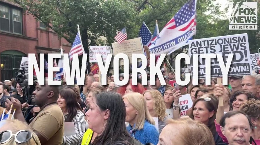 Protesters rally outside Gracie Mansion demanding Mayor Mamdani's removal over antisemitism concerns.